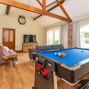 Apartment Creamery With Games And Free Parking, York